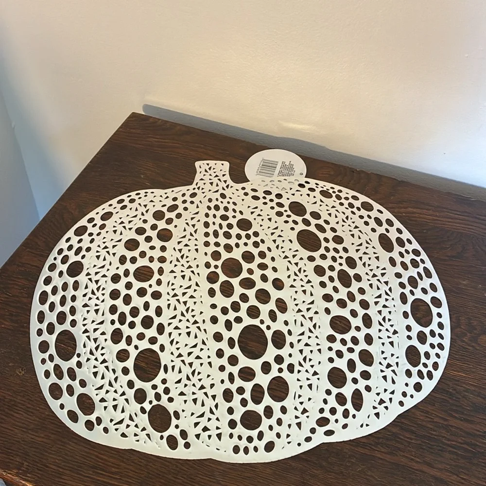 NWT- Set of 4- Gorgeous Metallic Silver Pumpkin Cutout Placemats 16x15